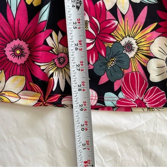 Crepas V Neck Sleeveless Women’s Size 1X in bright floral print - Picture 7 of 7
